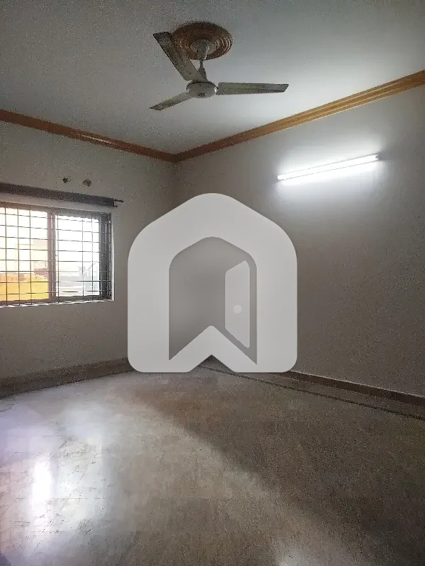 E-11 Kanal Ground Portion Having 3 Bedrooms Attached Washrooms DD TvL Kitchen Separate Meters Rent Demand 1.50 Lac, photo 7