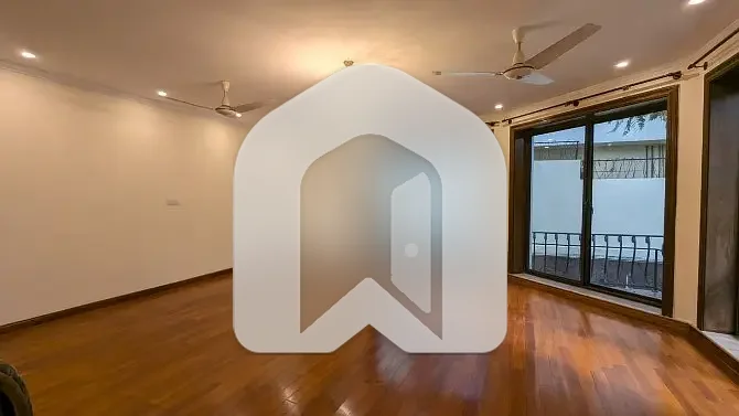 HOUSE FOR RENT 1388 Sqyrd Renovated Triple Storey 8-Bedrooms F_6/2, photo 13