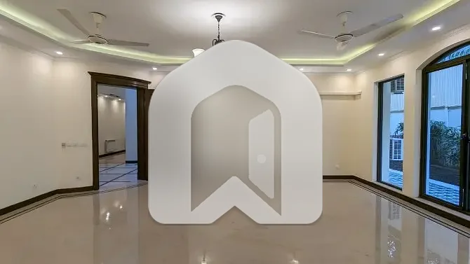 HOUSE FOR RENT 1388 Sqyrd Renovated Triple Storey 8-Bedrooms F_6/2, photo 10