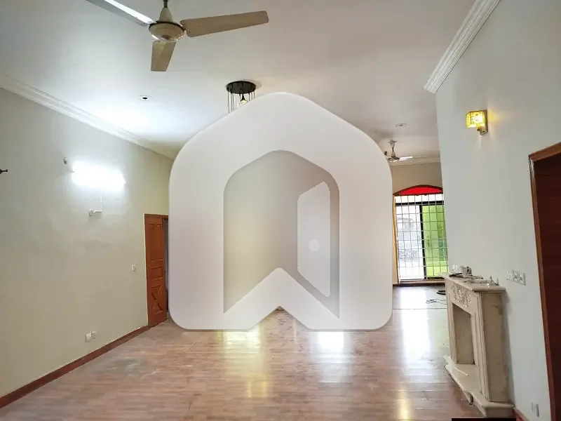 G-11/3 One Kanal Upper Floor Portion For Rent, photo 11