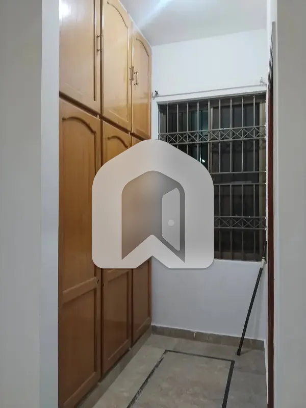 G-11/3 One Kanal Upper Floor Portion For Rent, photo 13