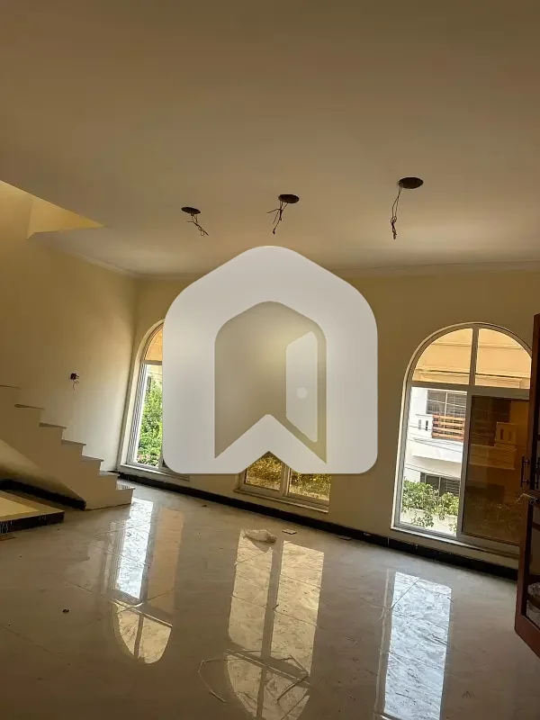 16 Marla House Brand New Beautiful Luxury Modern Designer Stylish House Upper Portion Available, photo 9
