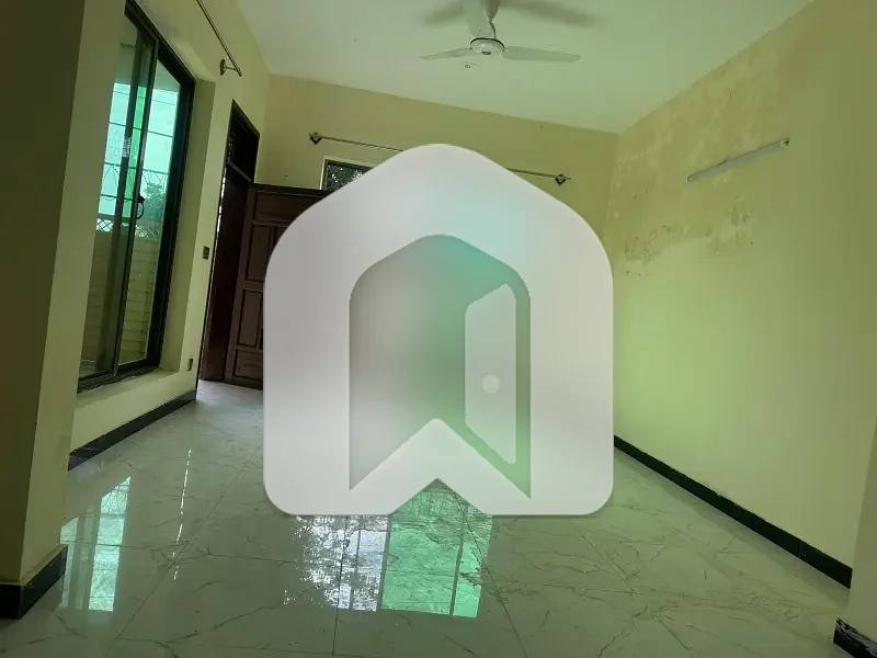 14 Marla House Brand New Beautiful Luxury Modern Designer Stylish House Very Prime Location Meezan Bank Ground Portion Available, photo 6