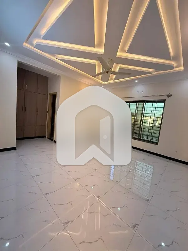 Like Brand New Ground Portion For Rent Near To Main Express Highway Plus Point Underground And Rooftop Water Tank Will Be Serpent
