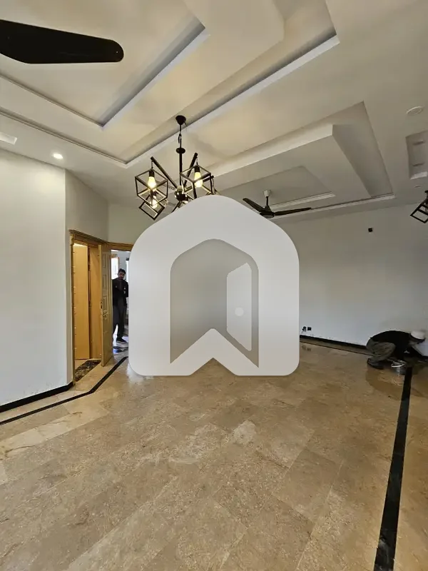 F-11, Neat And Clean First Floor Plus Second Floor Portion With Separate Gate, Meters, photo 9
