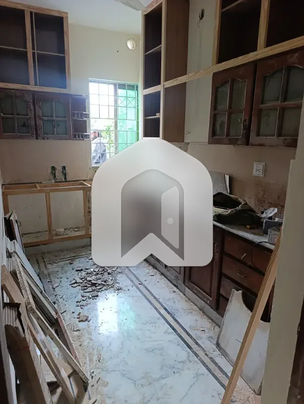 F-11, Neat And Clean First Floor Plus Second Floor Portion With Separate Gate, Meters, photo 12