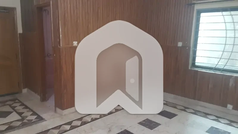 Neat And Clean Ground Portion With Separate Gate And Meters On Reasonable Rent, photo 9
