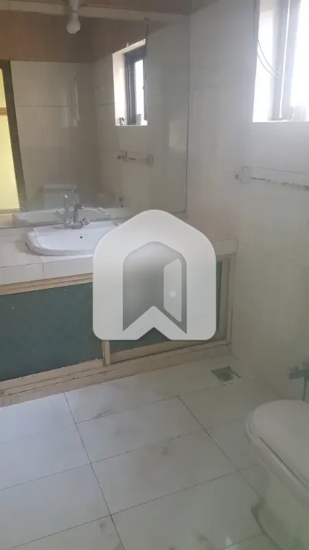 Neat And Clean Ground Portion With Separate Gate And Meters On Reasonable Rent, photo 8