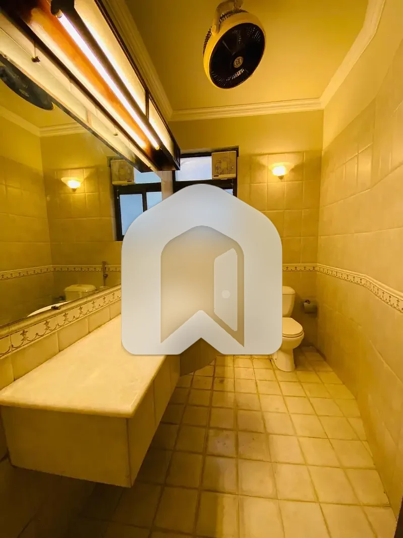 G-6/3 Prime Location Biggest Hall Biggest Room Size 6 Bedrooms 8 Washroom, photo 7