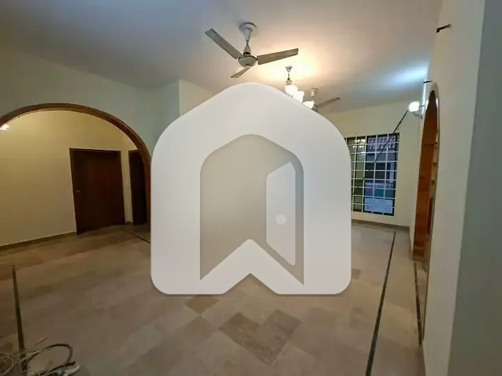 Luxury 4 Spacious Bedrooms Upper Portion for Rent I-8 Islamabad Prime Location | VIP Living | Ideal for Families, photo 3