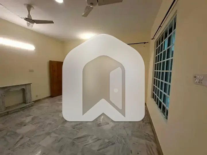Luxury 4 Spacious Bedrooms Upper Portion for Rent I-8 Islamabad Prime Location | VIP Living | Ideal for Families, photo 8
