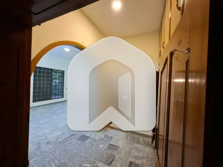 Luxury 4 Spacious Bedrooms Upper Portion for Rent I-8 Islamabad Prime Location | VIP Living | Ideal for Families, photo 2