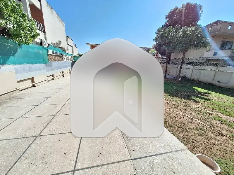F6 beautiful frunsied house available for rent