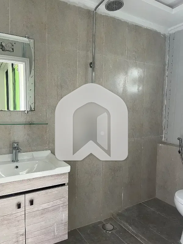 Brand New 3-Bedroom Portion Available for Rent Park Facing Semi Furnished, photo 6