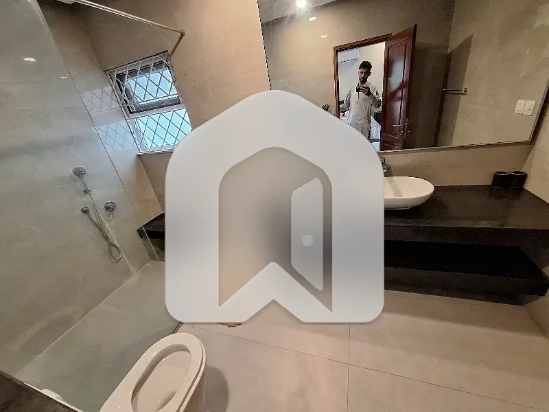 F7 Beautiful Brnd New Portion Available For Rent, photo 21