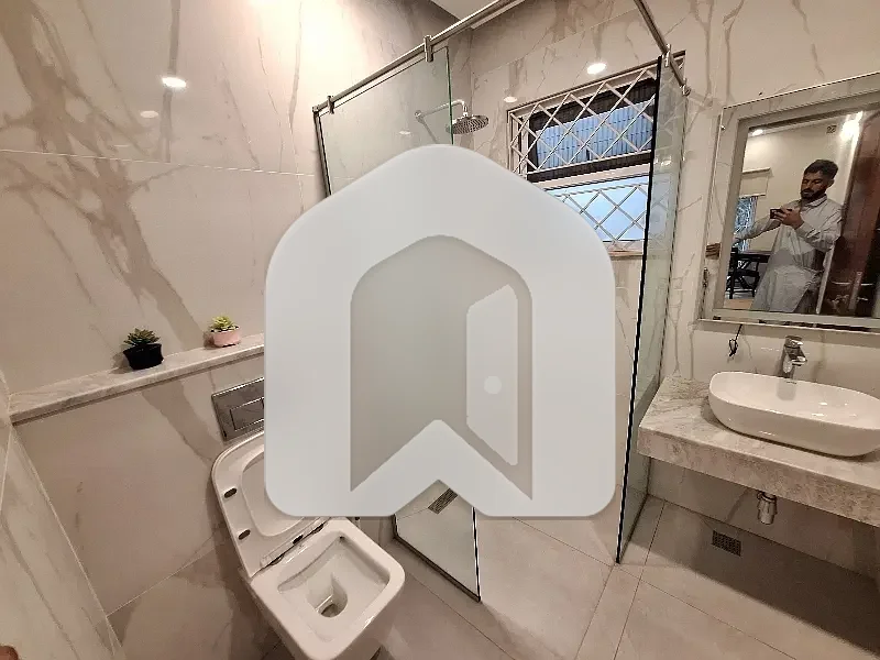 F7 Beautiful Brnd New Portion Available For Rent, photo 16