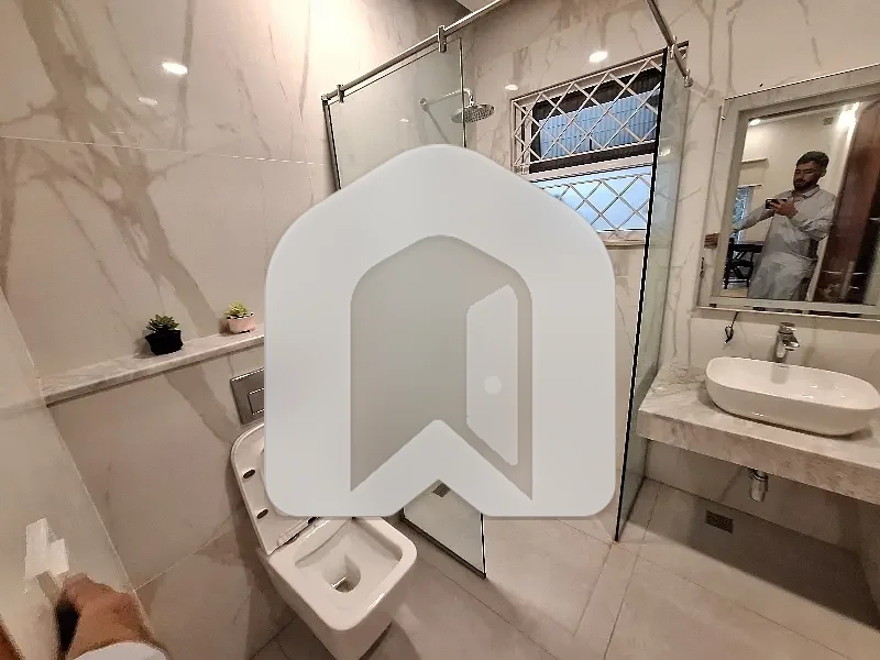 F7 Beautiful Brnd New Portion Available For Rent, photo 17