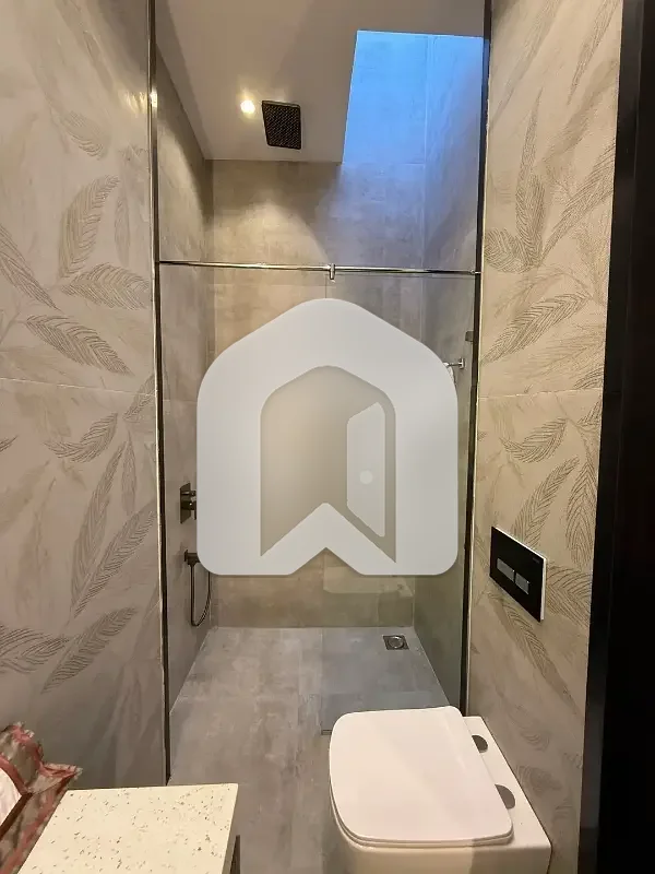 Luxurious Upper Portion Available for Rent in a Prime Location, Offering Elegant Living, Modern Comfort, and a Peaceful Environment., photo 8