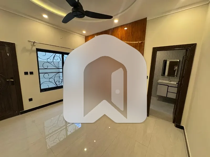 GULBERG RESIDENCIA 10M UPPER FLOOR AVAILABLE FOR RENT, photo 12