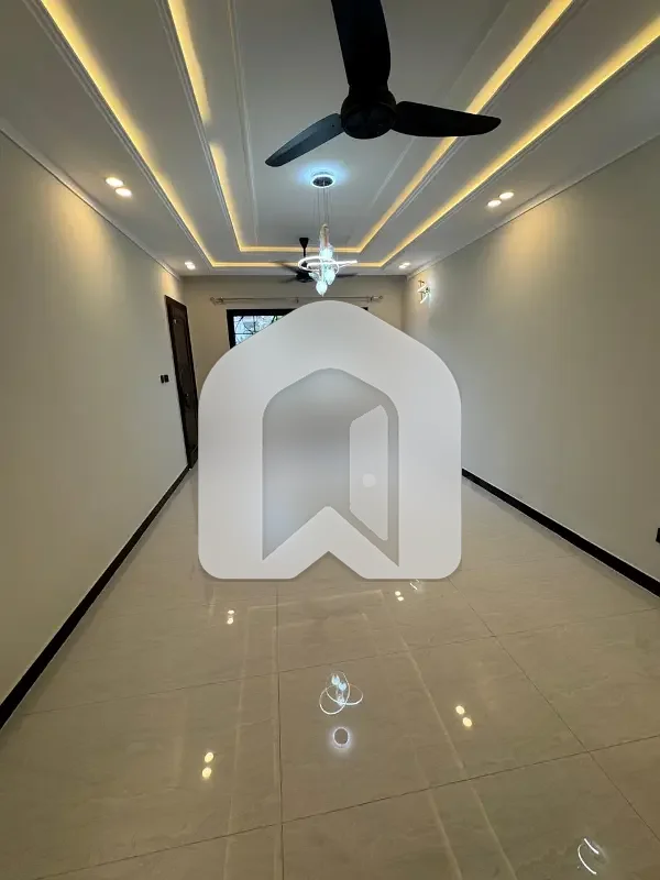 GULBERG RESIDENCIA 10M UPPER FLOOR AVAILABLE FOR RENT, photo 8