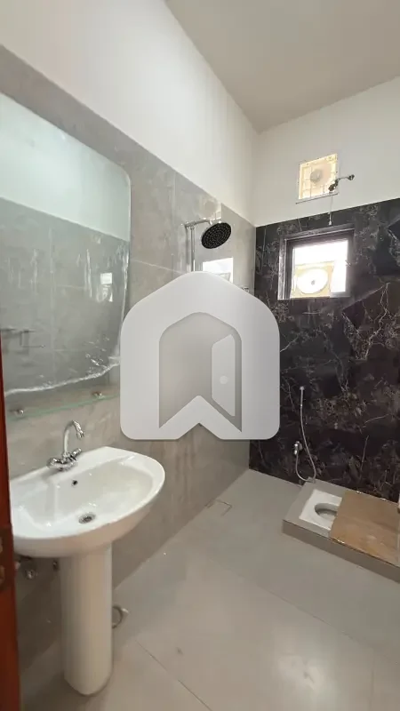 GULBERG RESIDENCIA 10M UPPER FLOOR AVAILABLE FOR RENT, photo 10