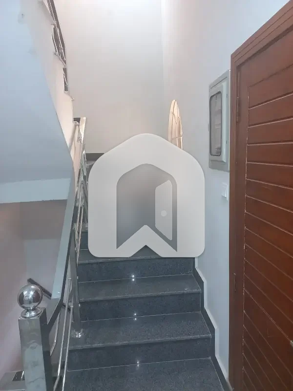 GULBERG RESIDENCIA 10Marla UPPER FLOOR AVAILABLE FOR RENT, photo 9