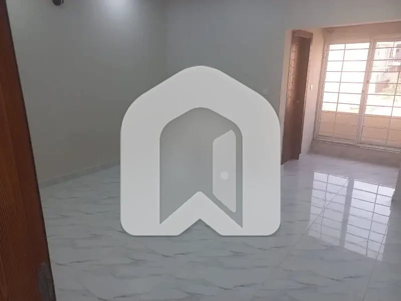 GULBERG RESIDENCIA 10Marla UPPER FLOOR AVAILABLE FOR RENT, photo 8