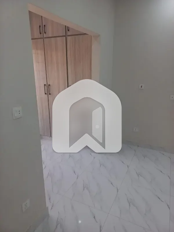 GULBERG RESIDENCIA 10Marla UPPER FLOOR AVAILABLE FOR RENT, photo 11