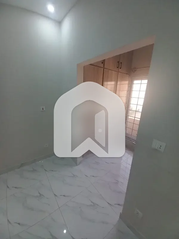 GULBERG RESIDENCIA 10Marla UPPER FLOOR AVAILABLE FOR RENT, photo 10