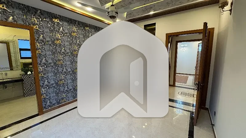 GULBERG RESIDENCIA WITH SOLAR 10 Marla FULL HOUSE FOR RENT, photo 9