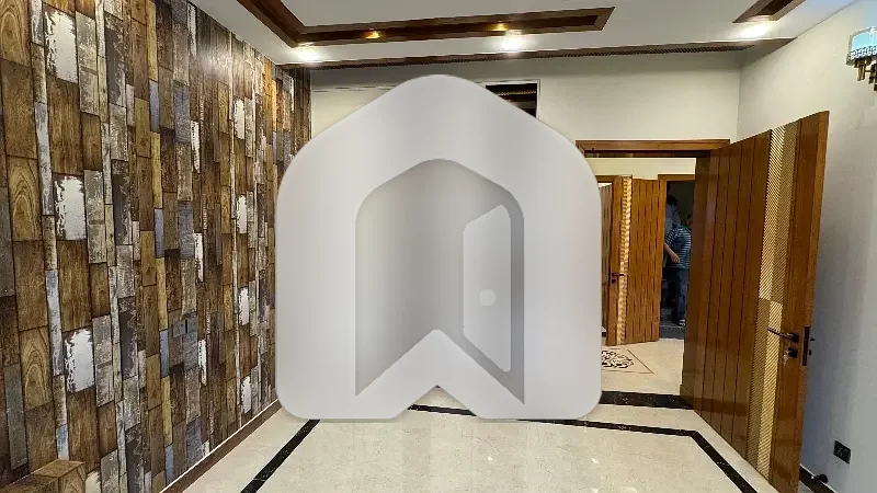 GULBERG RESIDENCIA WITH SOLAR 10 Marla FULL HOUSE FOR RENT, photo 7
