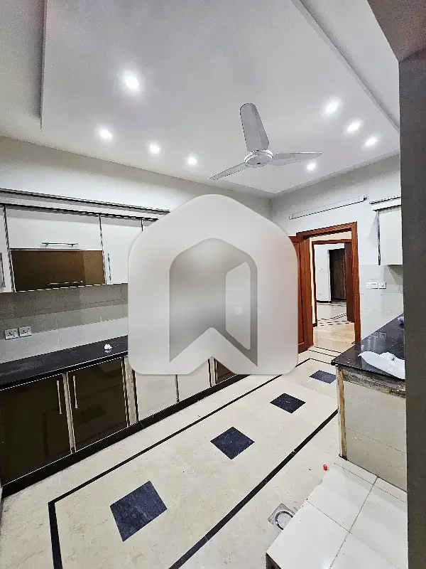 14 Marla Separate Gate BASEMENT With Servant Quarter Front & Back Open All Facilities Available ORIGINAL PICTURES G-14/4, photo 7